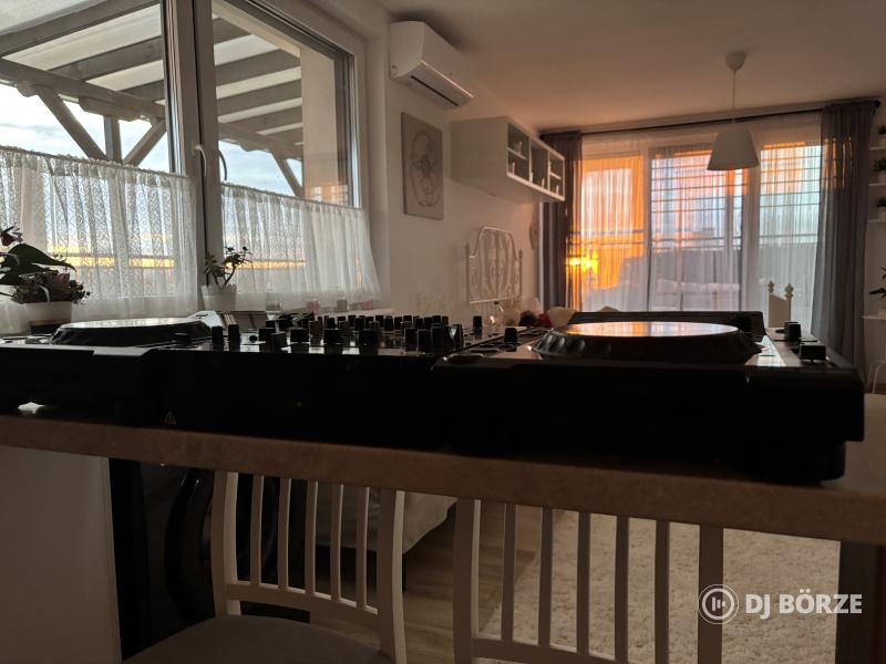 Pioneer CDJ 2000 párban / DJM 800