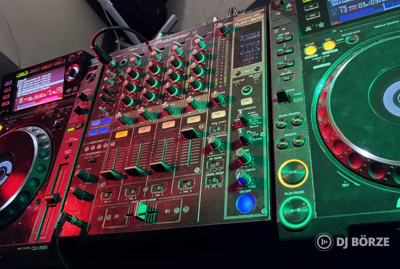 Pioneer CDJ 2000 párban / DJM 800